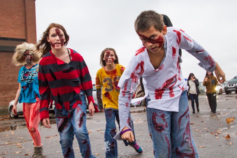 2015-10-24 Soo Zombie Walk DMH