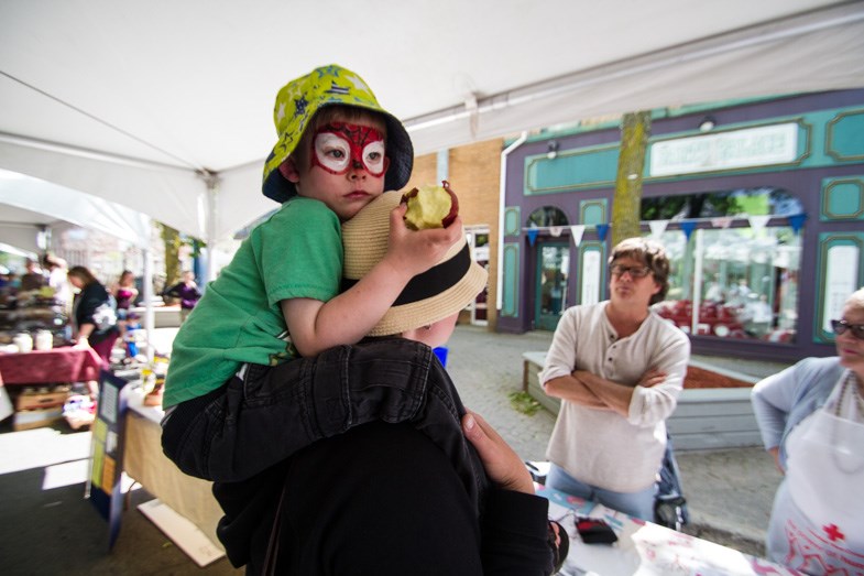 The first annual Eat Algoma Local Food Festival was held on Saturday, June 14, 2014 on Queen Street in Sault Ste. Marie, ON. The event included a large farmers' market with a number  of vendors.