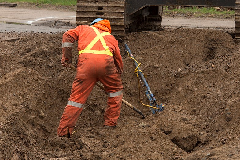 A Union Gas employee digs around a gas line that was exposed during construction May 20, 2014 on Pine Street. SooToday.com/Kenneth Armstrong
