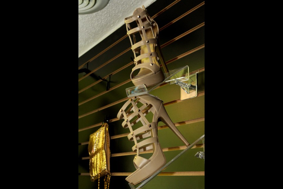 The Skinny On Phat Closet 10 Photos Sootoday Com