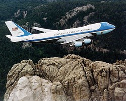 Air_Force_One_over_Mt