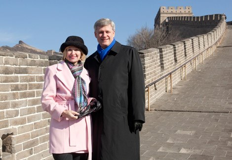 Prime Minister Stephen Harper and his wife Laureen visit the Great Wall of China. 