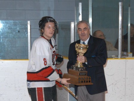 <b>Thunderbirds forward Ryan Maunu accepting the NOJHL's Most Gentlemanly Player Award from league commissioner Art Yeo.</b>