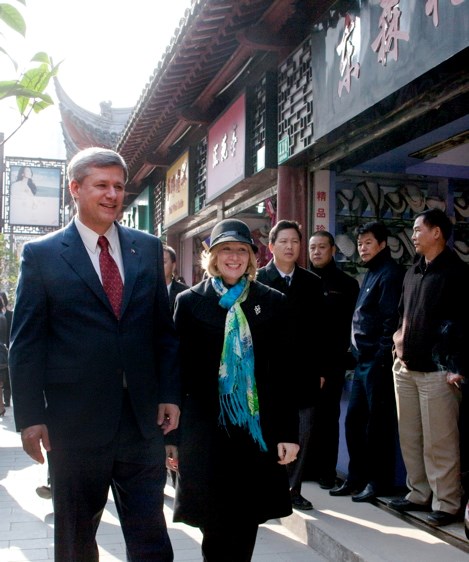 SHANGHAI, CHINA - Prime Minister Stephen Harper and his wife Laureen visit Yu Market.