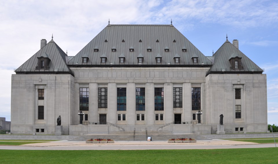 Supreme_court_of_Canada_in_summer