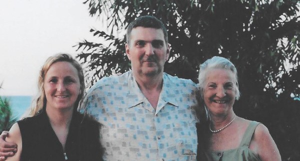 Sue McComb, at right, with her daughter Sandra Greef and Sandra’s brother Bill. Photo supplied by Sandra Greef