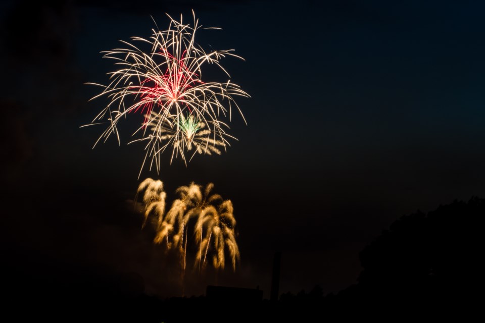 2019-07-01 Canada Day Fireworks DMH-2