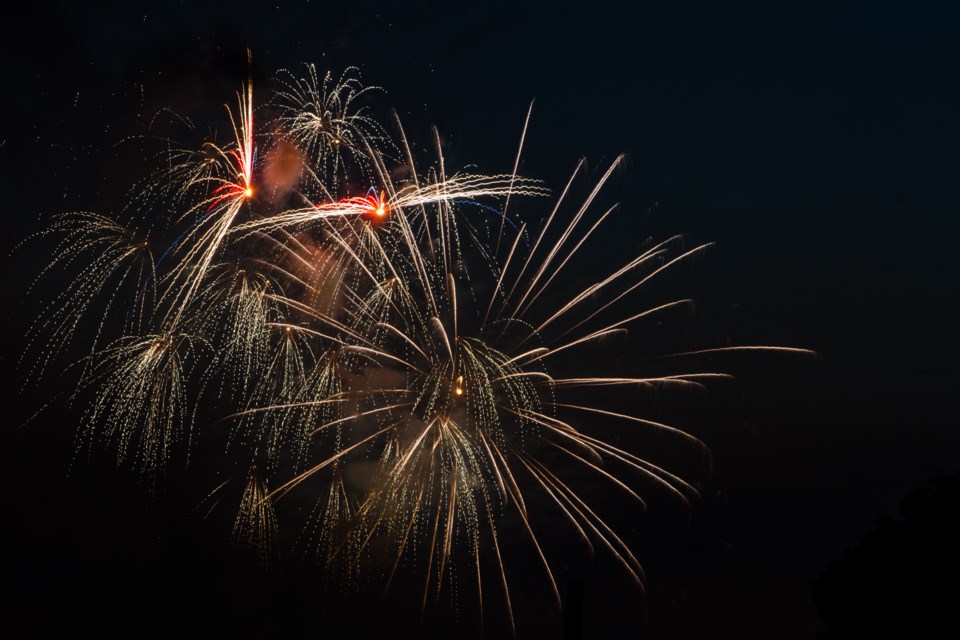 2019-07-01 Canada Day Fireworks DMH-4