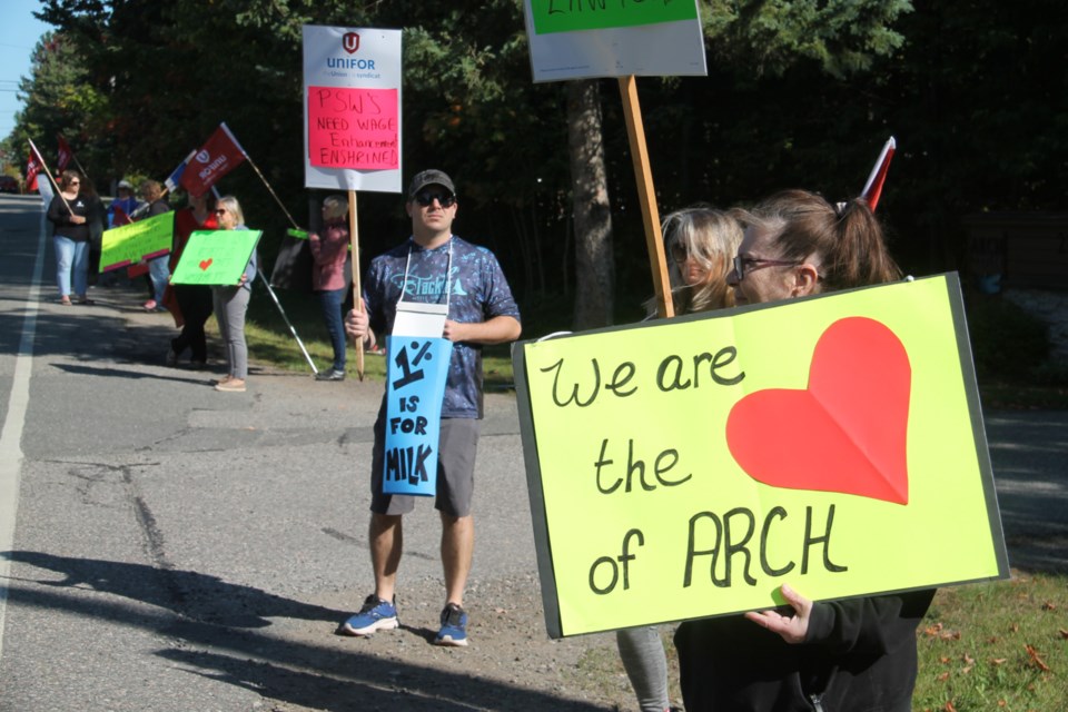 Healthcare workers employed at ARCH and represented by Unifor Local 1359 hold an information picket outside the Fourth Line end of life facility, Sept. 18, 2023.