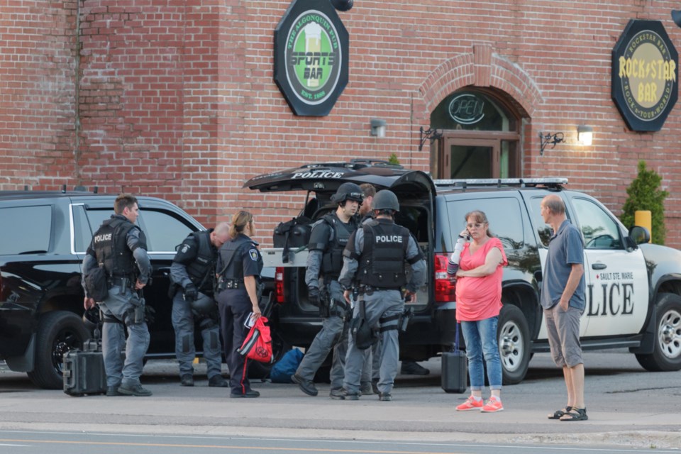 Police surrounded and entered the Algonquin Hotel Thursday evening. Jeff Klassen/SooToday