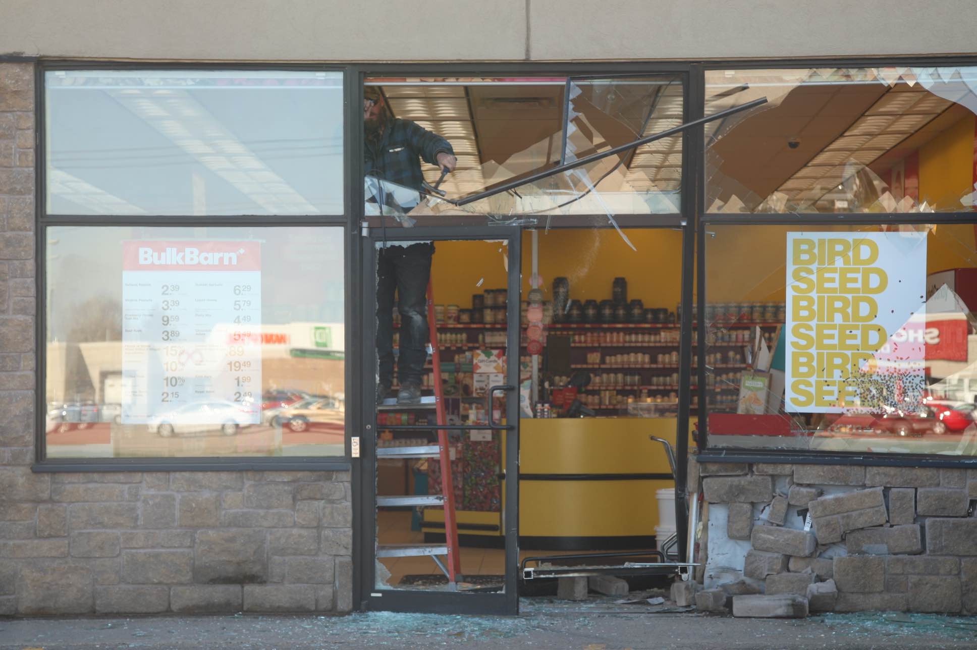 Car Crashes Through Doors Of Soo Bulk Barn 7 Photos Updated
