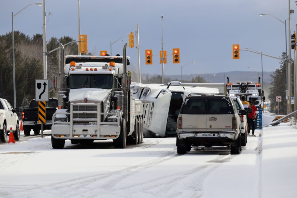 2022-04-16 Overturned transport AF (1)