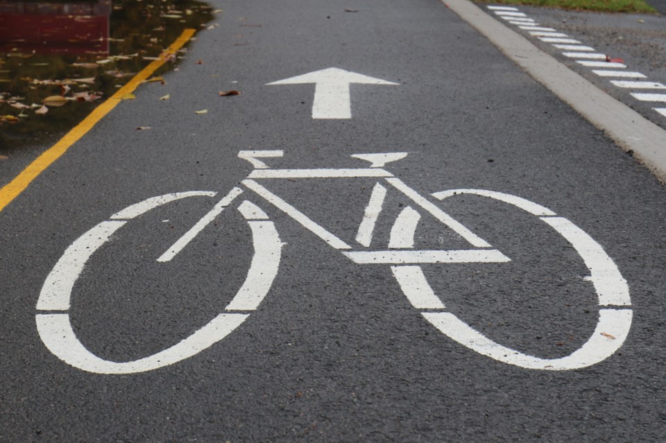 10-18-2020-BayStreetBikeLaneJH01