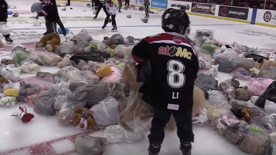 Soo Greyhounds Teddy Bear Toss