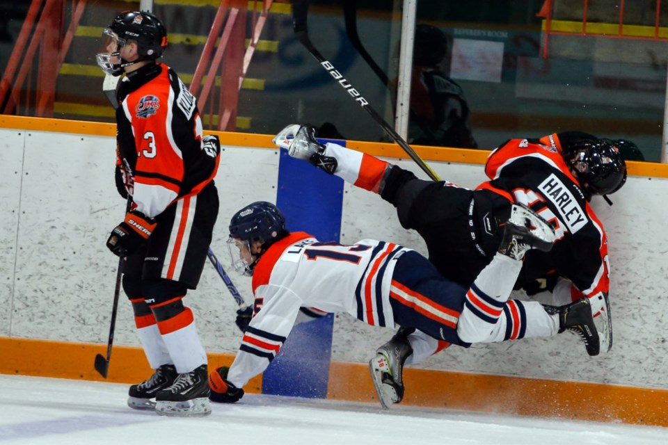 2022-10-05ThunderbirdsVsHearstNOJHL (1)