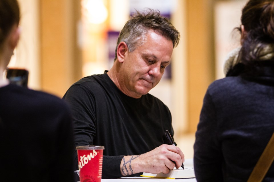 2017-11-01 Doug Gilmour book signing DMH-3