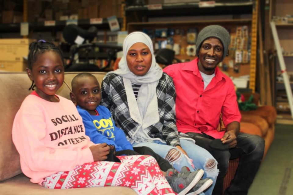 Anasho, his wife Layde, and his two children, Samira (8) and Ibrahim (4) are newcomers to Canada as of 2017. 
