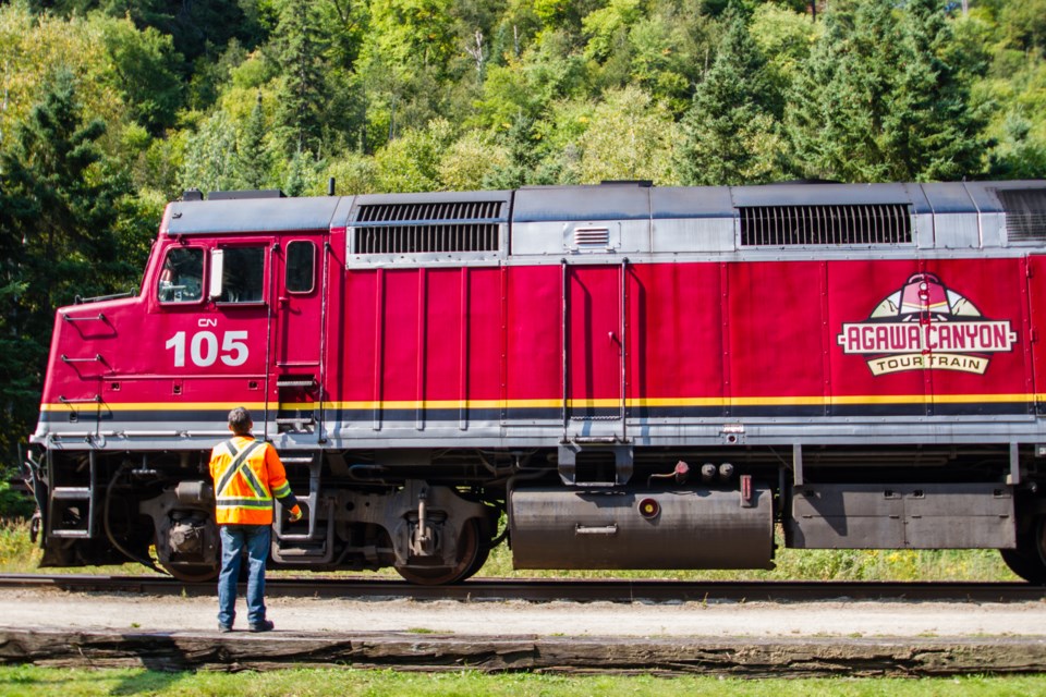 2017-09-09 Agawa Canyon Tour Train DMH-4