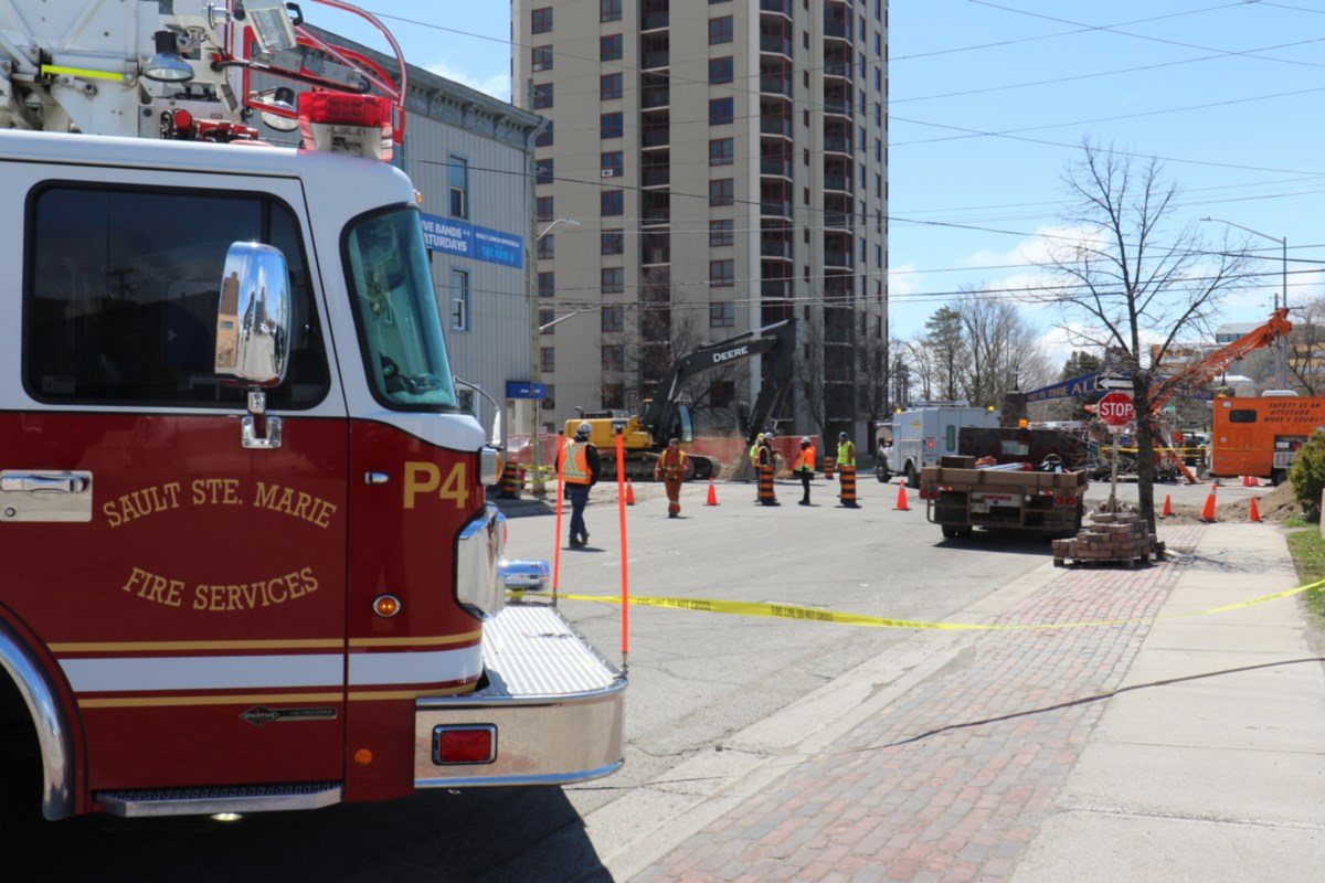 Gas line break closes part of Bay Street (5 photos) Sault Ste. Marie News