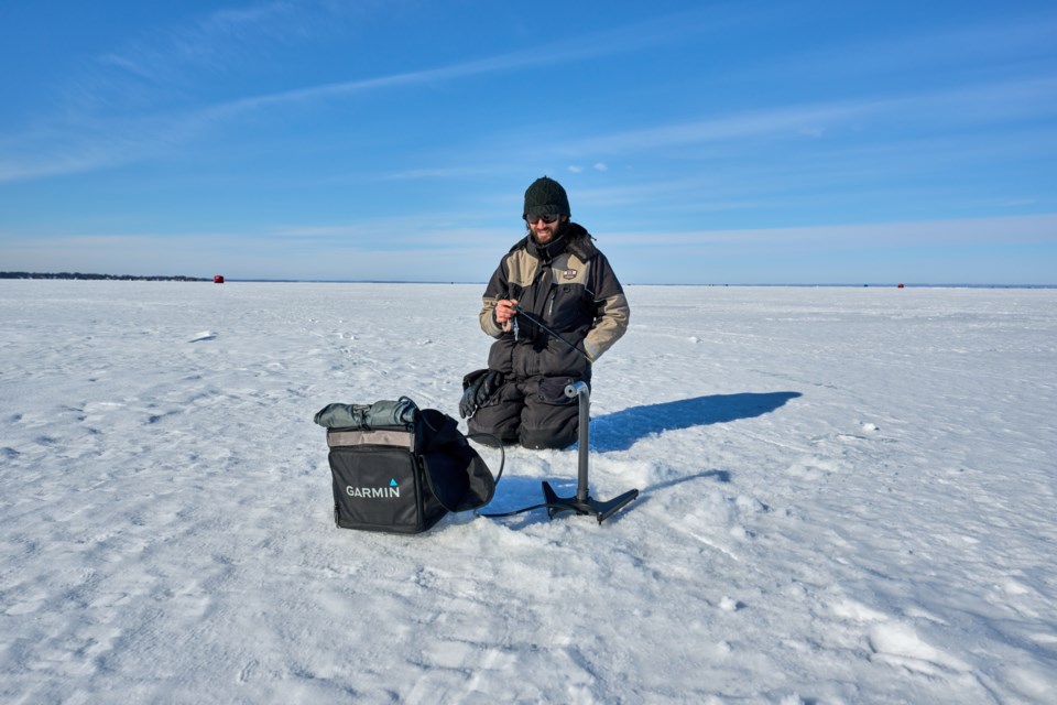 sibbaldpoint_icefishing