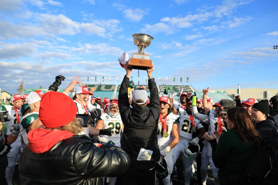 hardy-cup-trophy-celebration-007_6957_28509