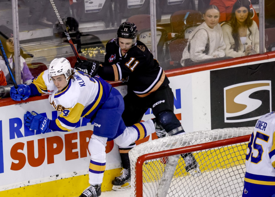 saskatoon-blades-at-calgary-hitmen-game-1