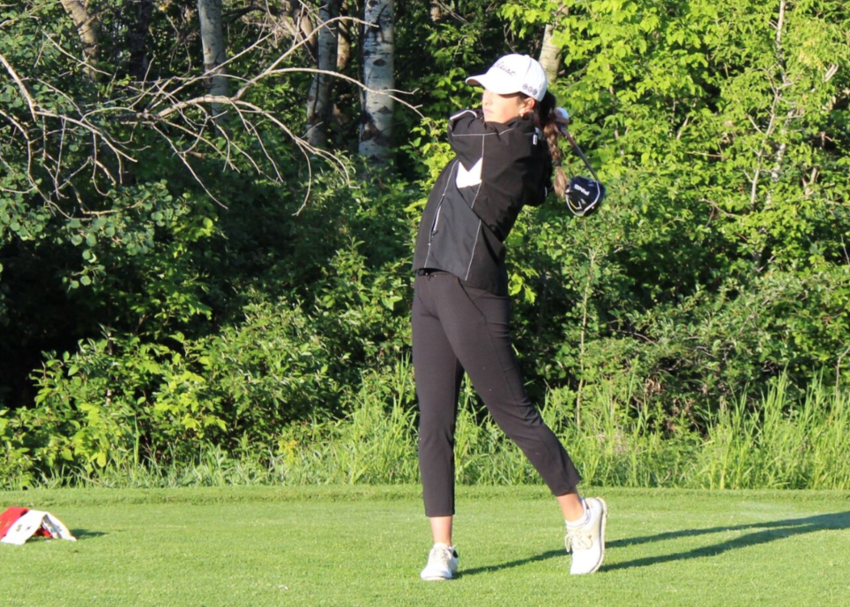 chloe-wills-golf-sask