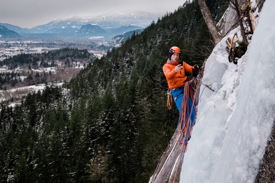 alex-ratsoniceclimbingsquamish