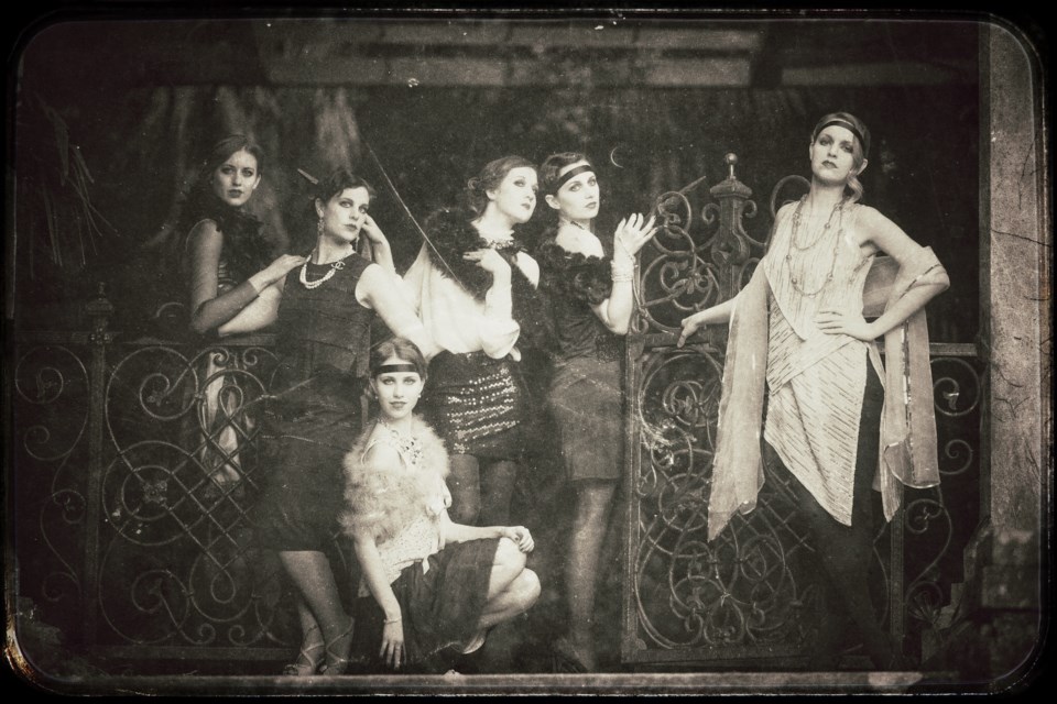 While these are the looks we associate with the 1920s, after the end of the Spanish Flu and First World War, fashions didn't change until later in the decade, according to historians. 