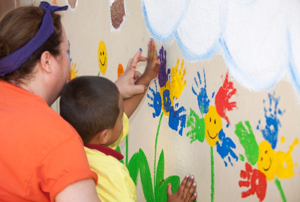 childcareeducatorwithlitte-boy523097740