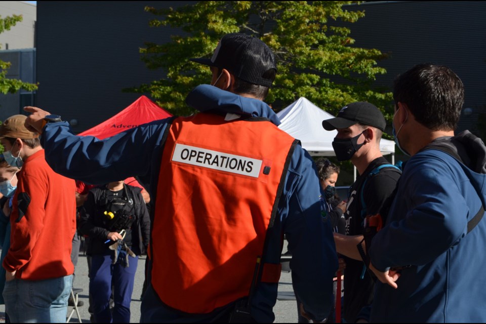 Members of the public turned out in droves on Friday morning to help search for the missing Squamish teen.