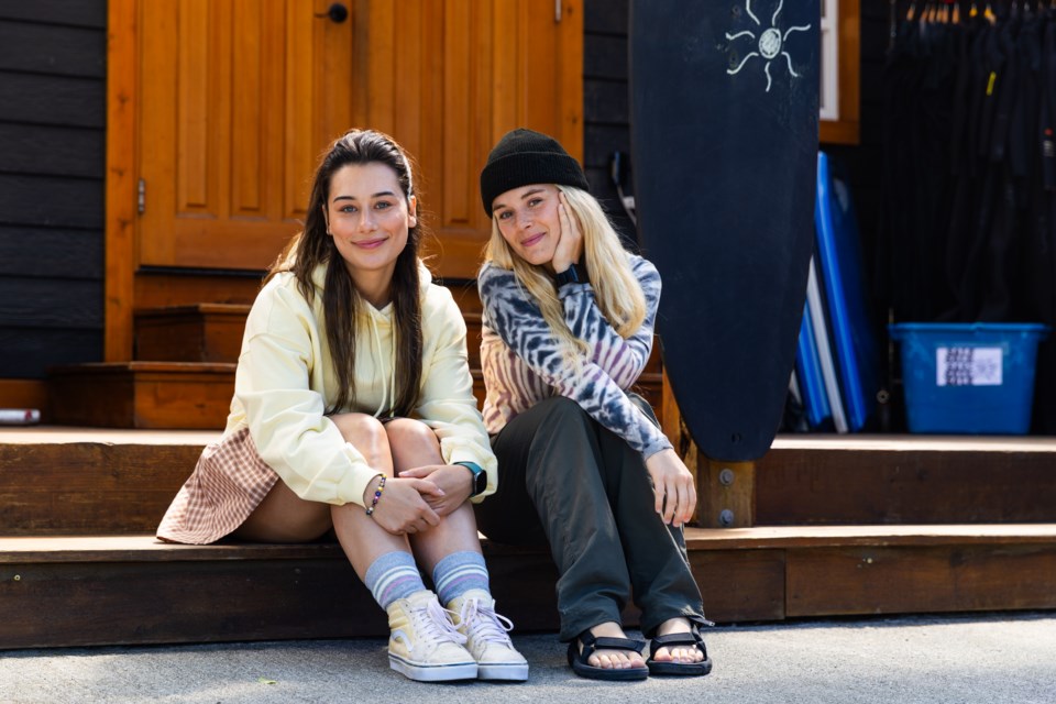 Mia Wistaff and Camille Felton of Surf Bay, côte Ouest