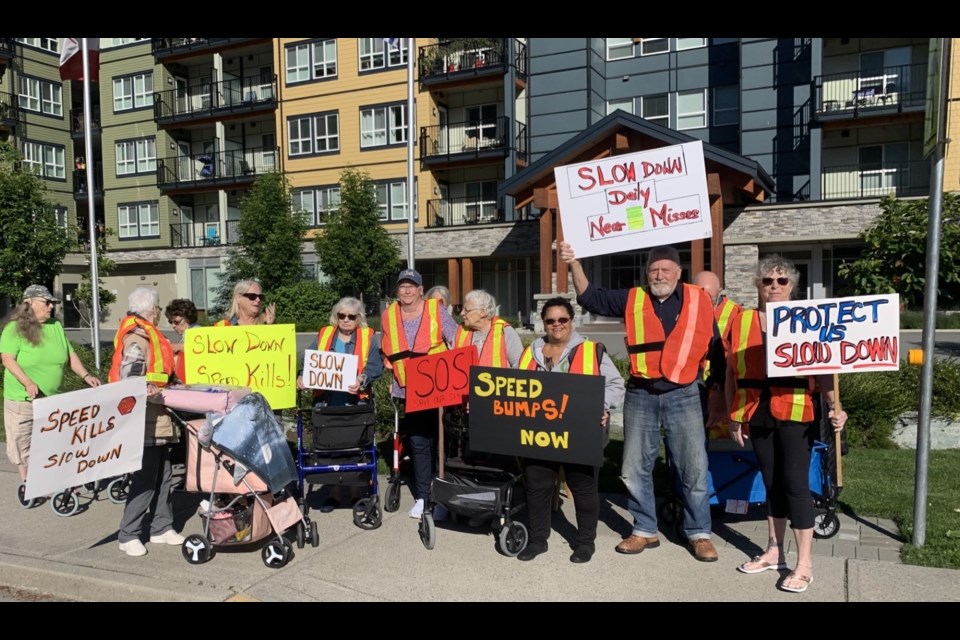 More than one dozen Ƶappseniors are waving placards and chanting this hour at the crosswalk on Third Avenue, in front of the Westwinds Senior Living residence. 