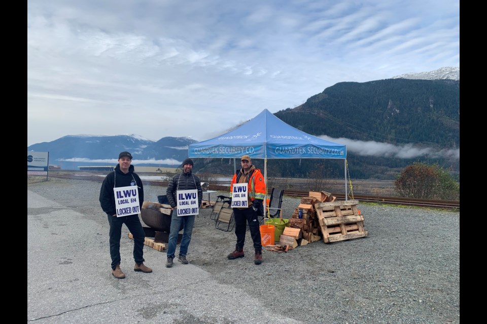 Members of the International Longshore and Warehouse Union Local 514 on the picket line outside the 鶹Terminals on Tuesday, Nov. 5. 