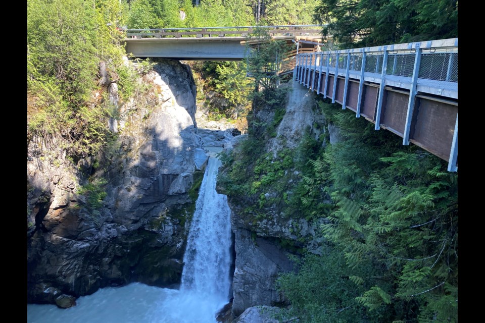 A viewpoint of the Mamquam Falls.
