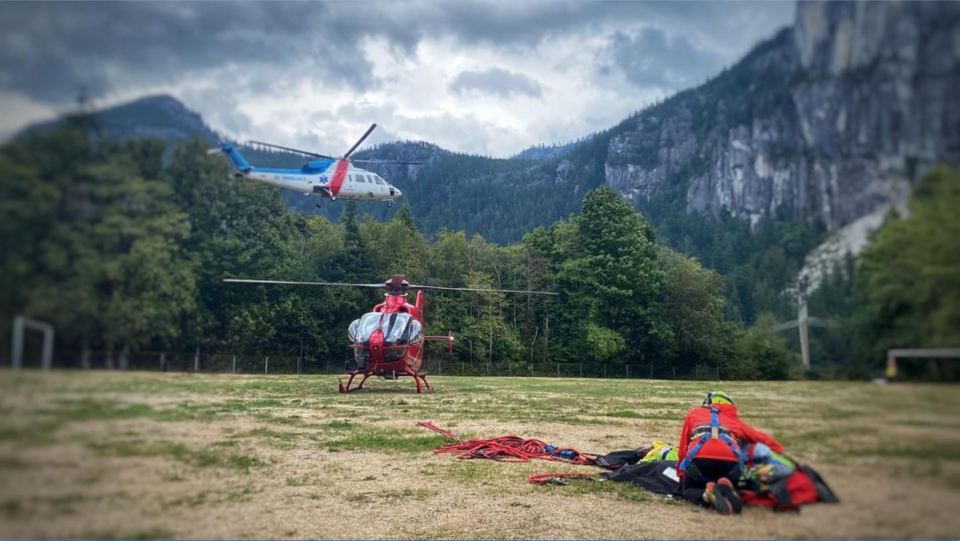 long-line-rescue-from-stawamus-chief-on-9323_squamish-sar-instagram