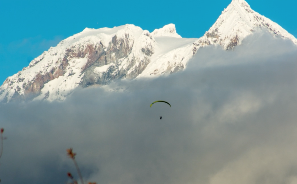 paraglider-mount-garibaldi