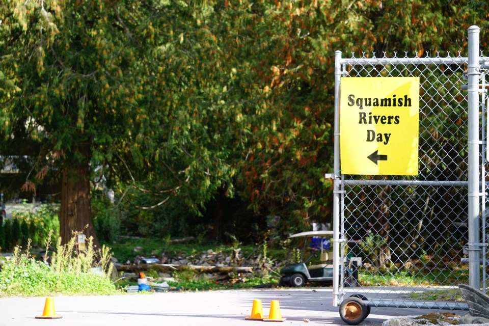 A warm welcome to Rivers Day—A bright yellow sign invites attendees to the Rivers Day celebration hosted by the ƵappRiver Watershed Society.               