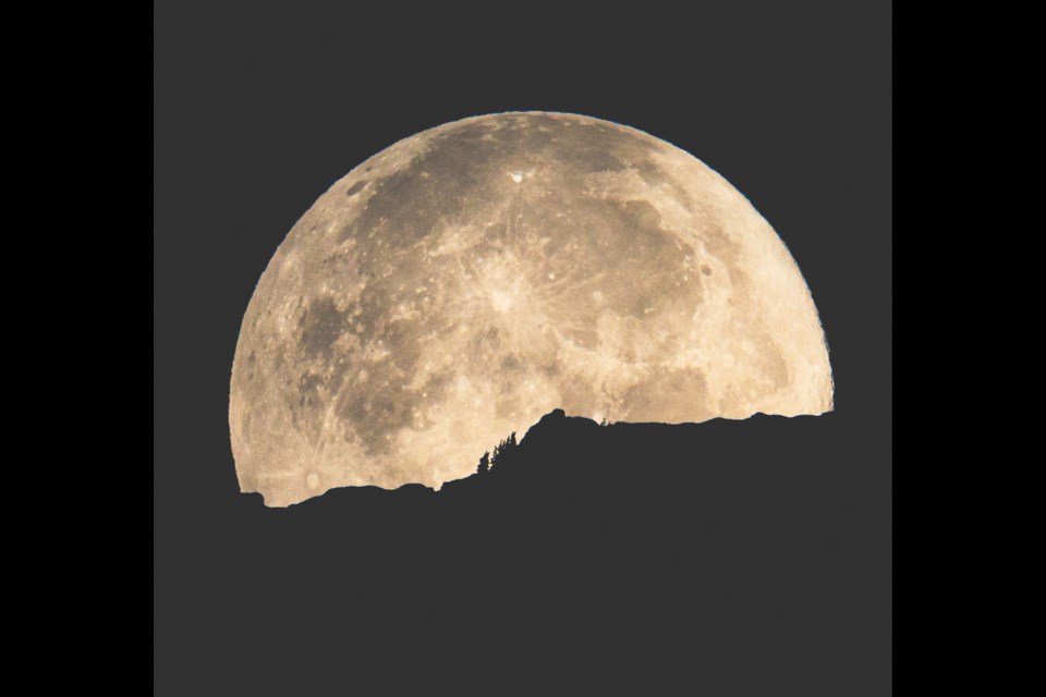 Photographer Robert Keir shot this pic of Squamish’s full moon early this morning (Aug. 31) over Castle Rock. 
This rock feature is located across the Squamish River from downtown.