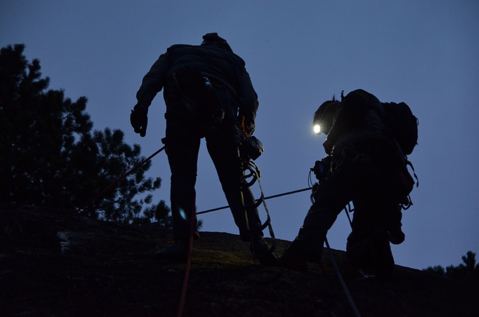 Eric Tran and Kushwant Bussahwah climbing