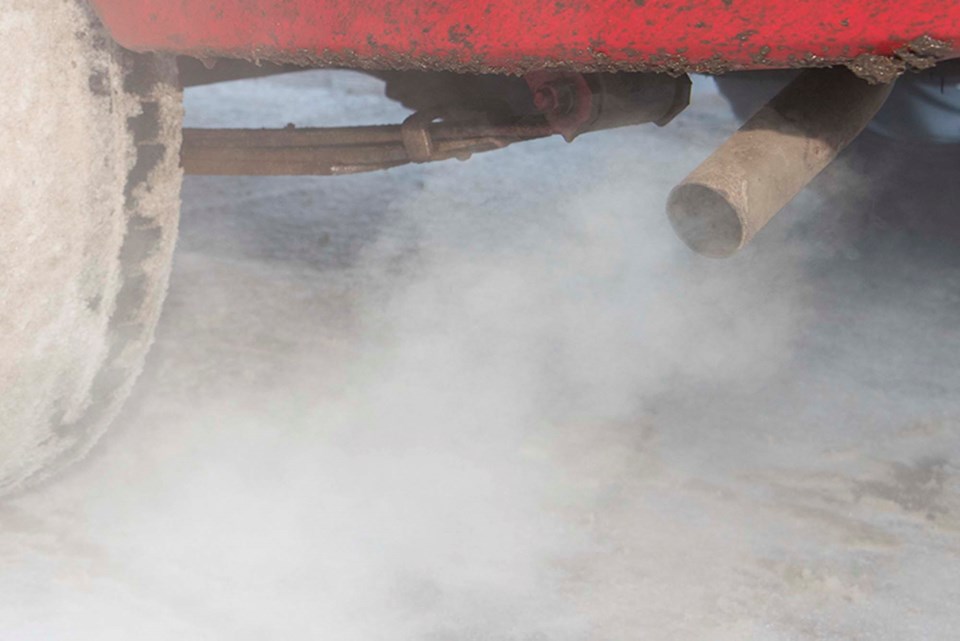 0118-airqualtalk-idling-exhaust-air-pollution-3864-thm