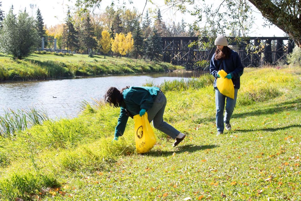 0219-river-grant-riverfest-cleanup-trash0143-be