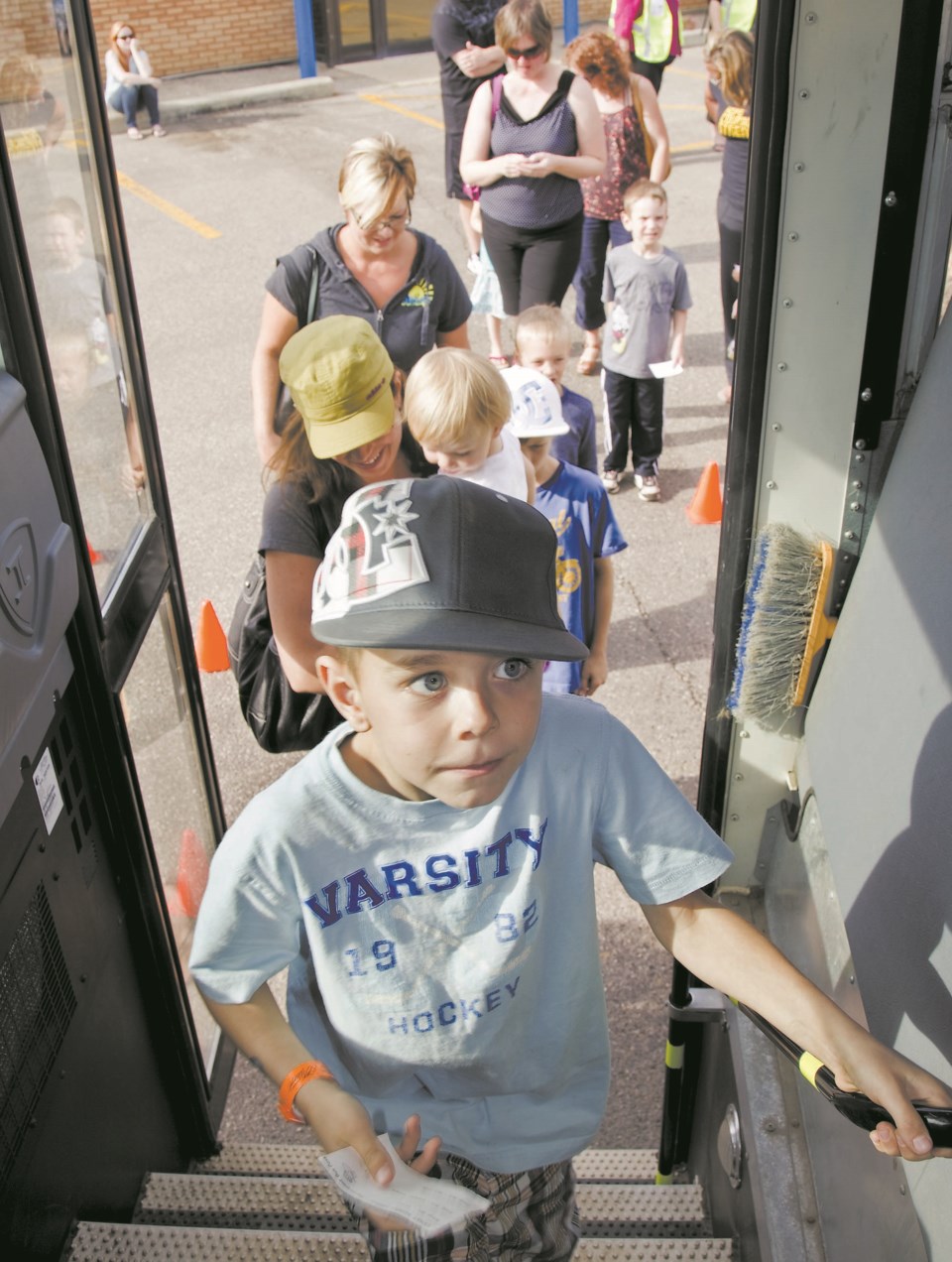 0315-busmoney-school-bus-safety-9758-cceps