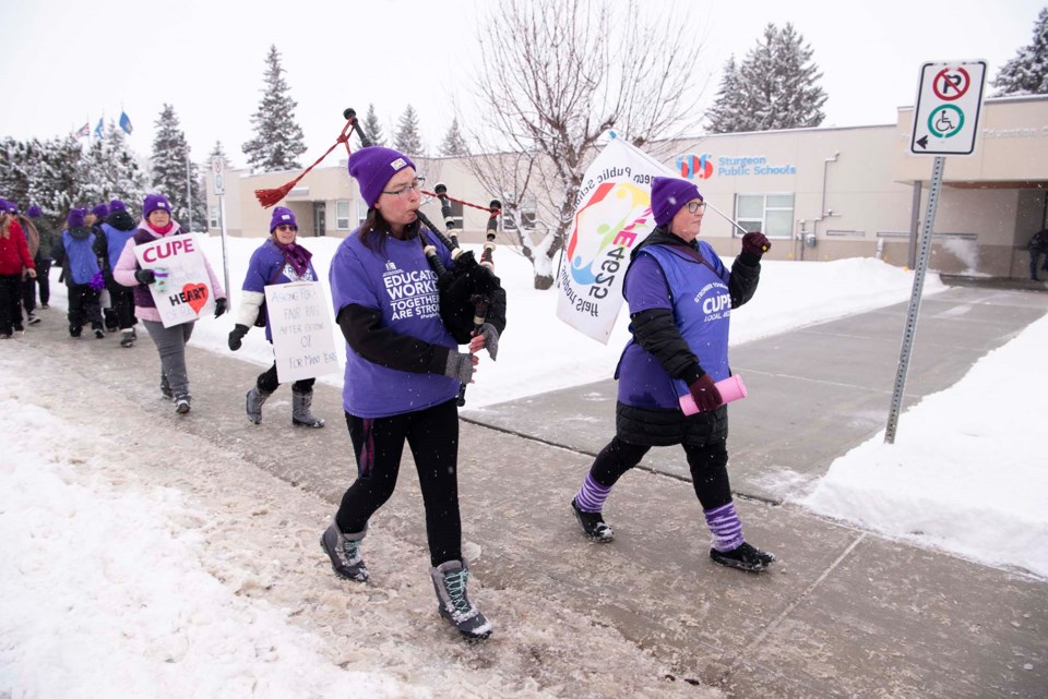 0319-strike-over-sturgeon-strike-parents-5937-kmw