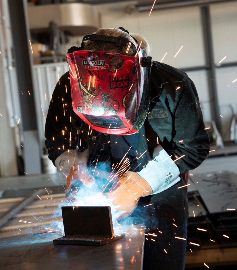 0710-summerjob-bombay-3331-welding-km