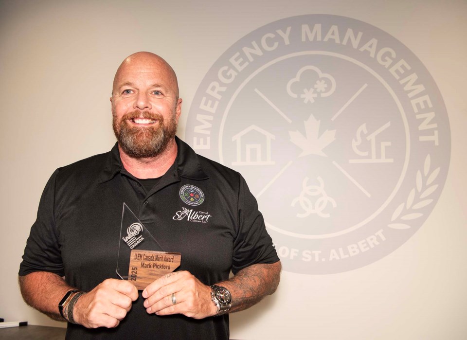 0820-emergency-award-pickford-9400-kmw