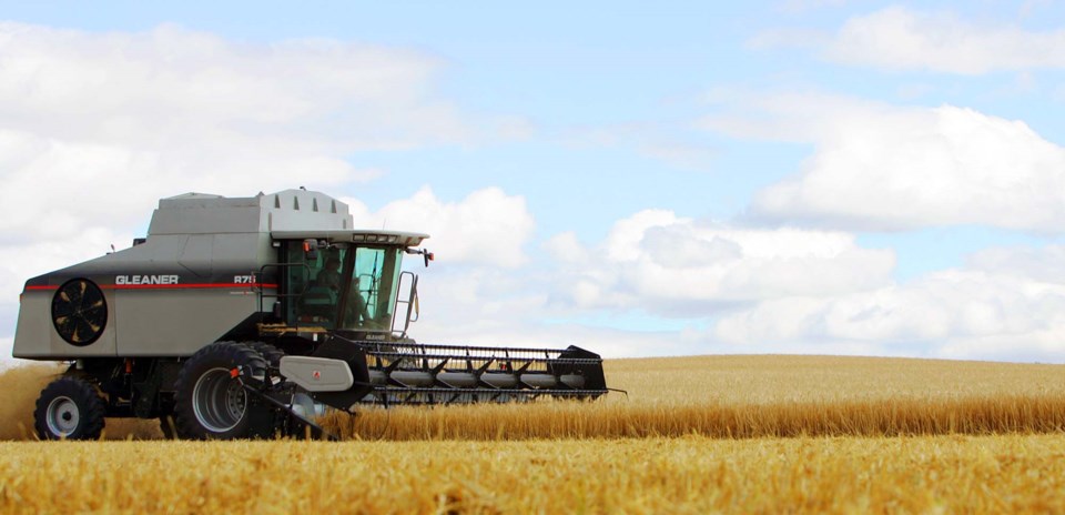 1004-harvestupdate-farmer-jb-9230