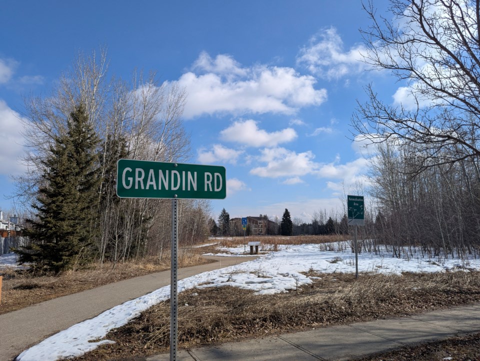 1103-grandin-road-sign