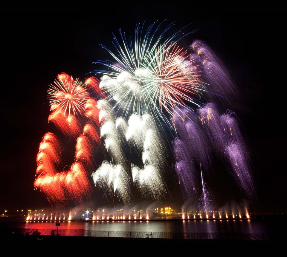 1602 MorinFireworks FireworksFeature04a sup SSS_BOPA