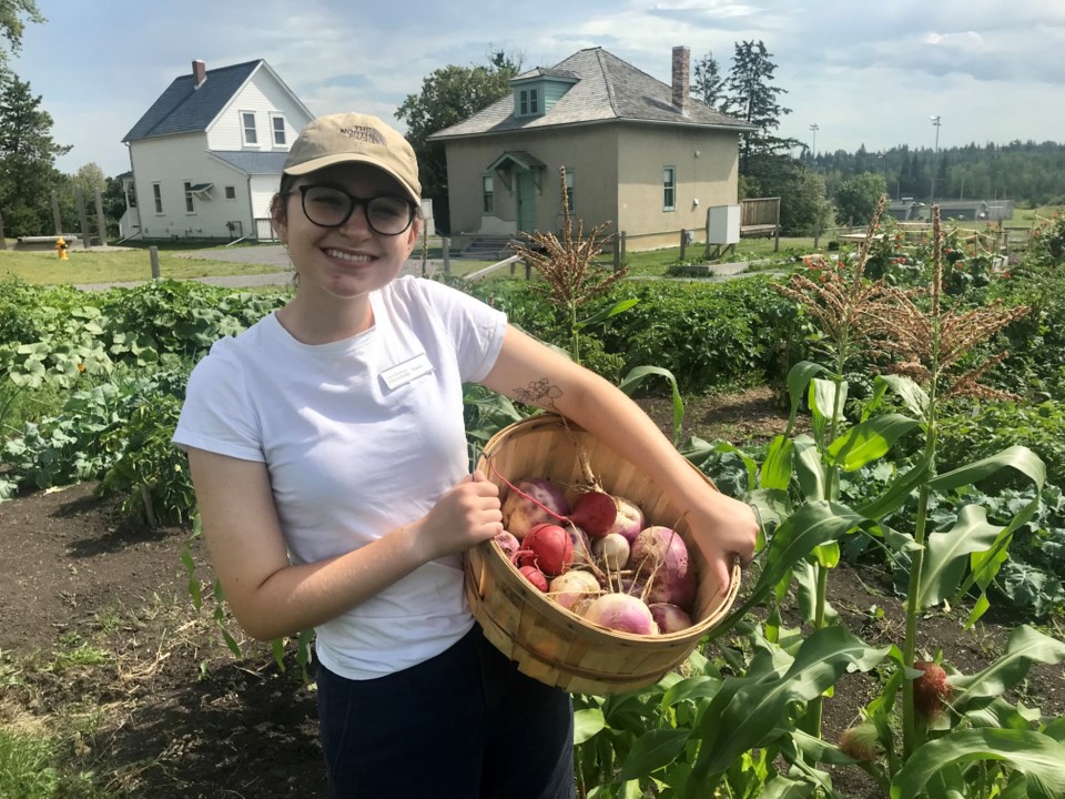 1805-heritage-sites-sarah-mann-with-basket